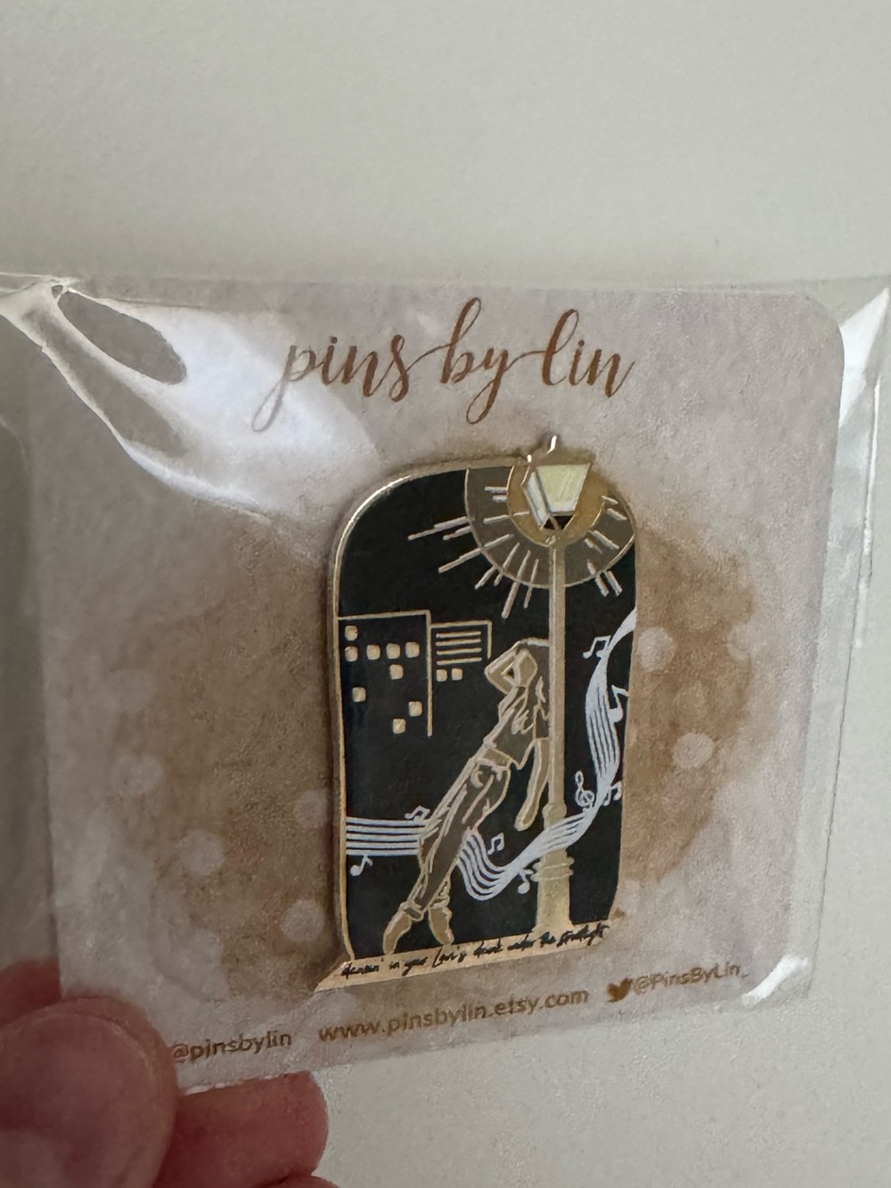 Pinsbylin Cardigan Pin
